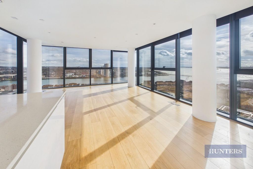 Additional image 5 of 3 bed flat for saleThe Moresby Tower, Ocean Village SO14