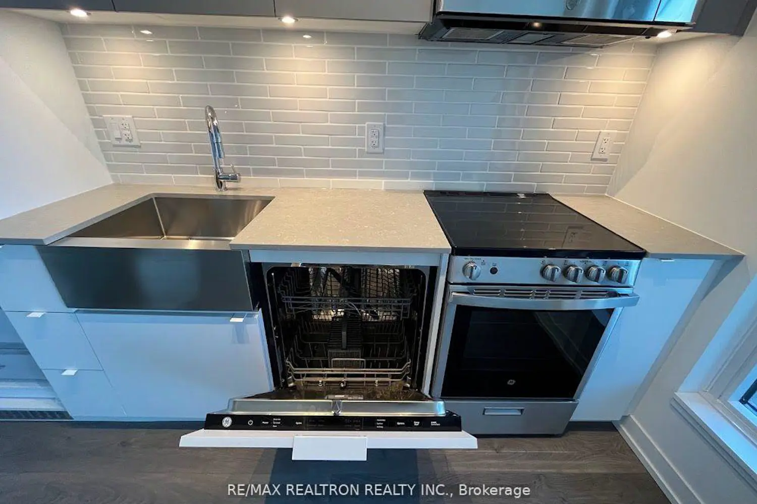 Additional image 11 of 270 Dufferin Street 619