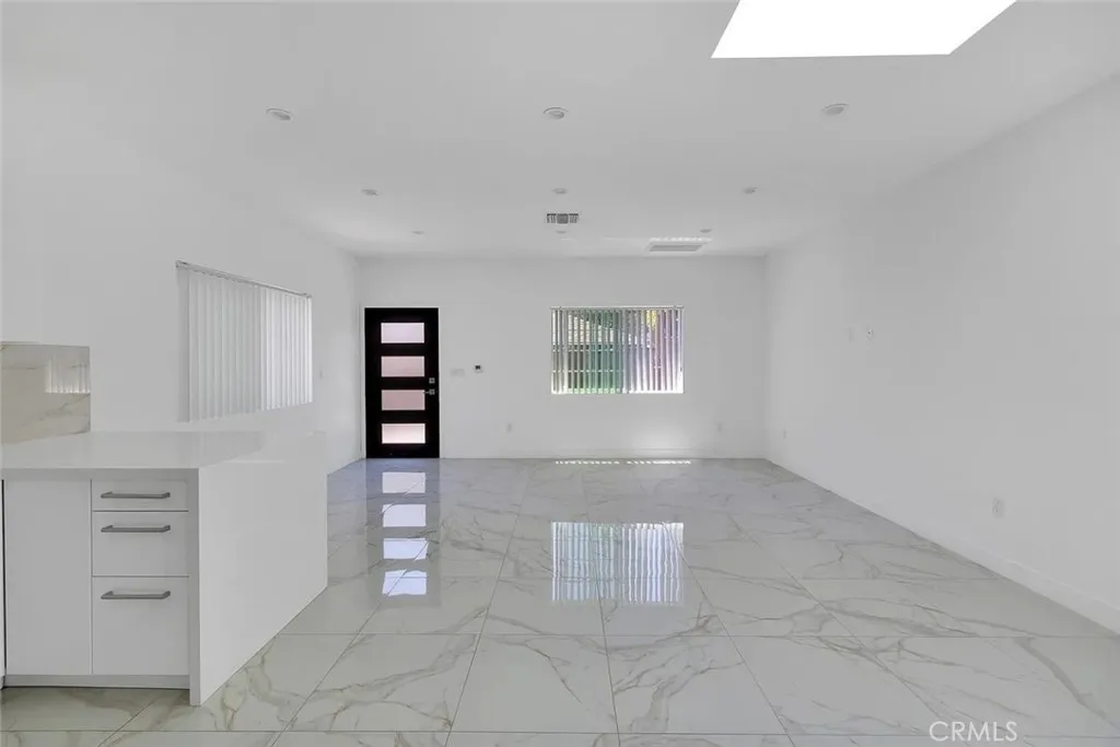 Additional image 8 of 634 E Valencia Avenue, Burbank, CA 91501