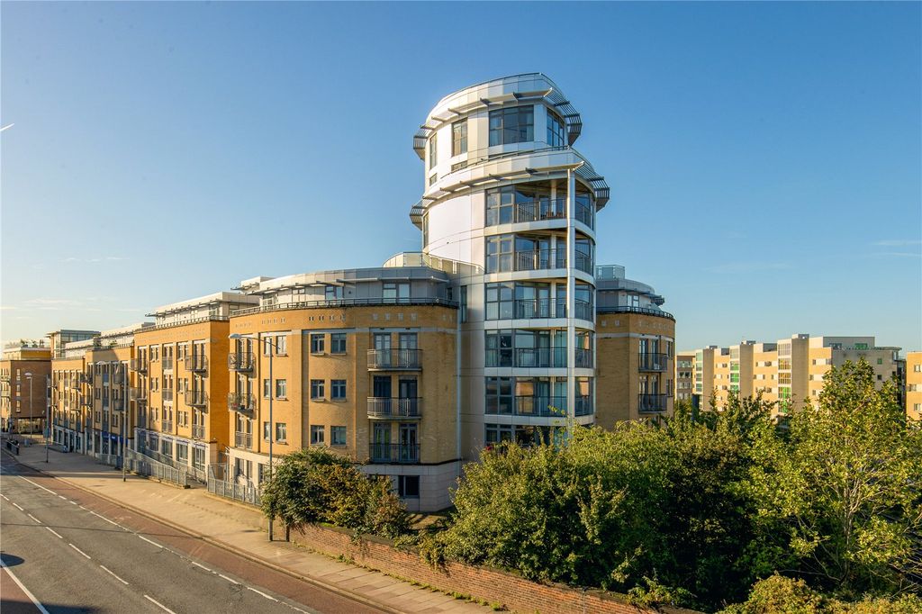 3 bed flat for saleHomerton Street, Cambridge, Cambridgeshire CB2