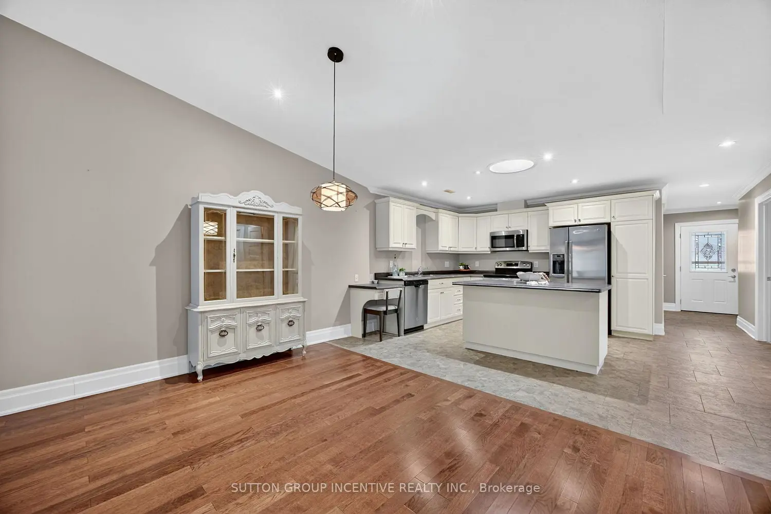 53 Clover Crescent photo 3