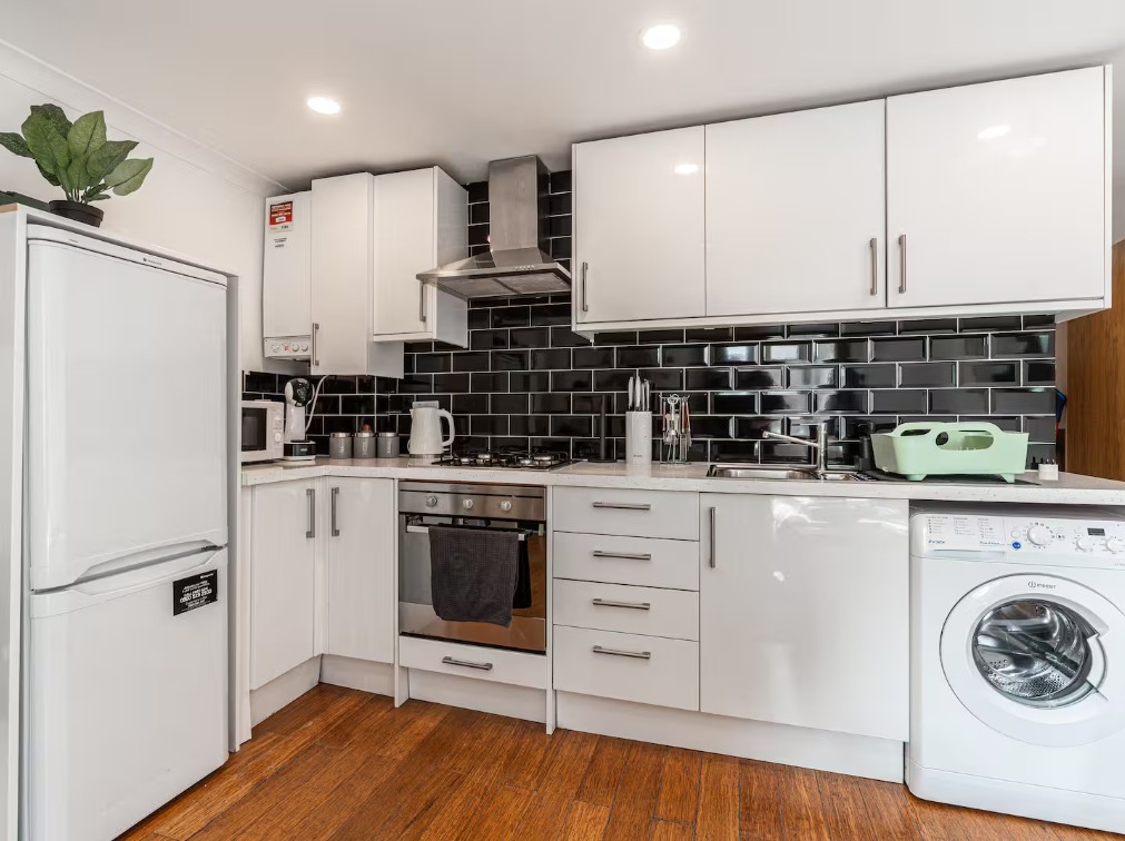 Additional image 3 of 1 Bed Flat, North End Road, W14, N1 7GU