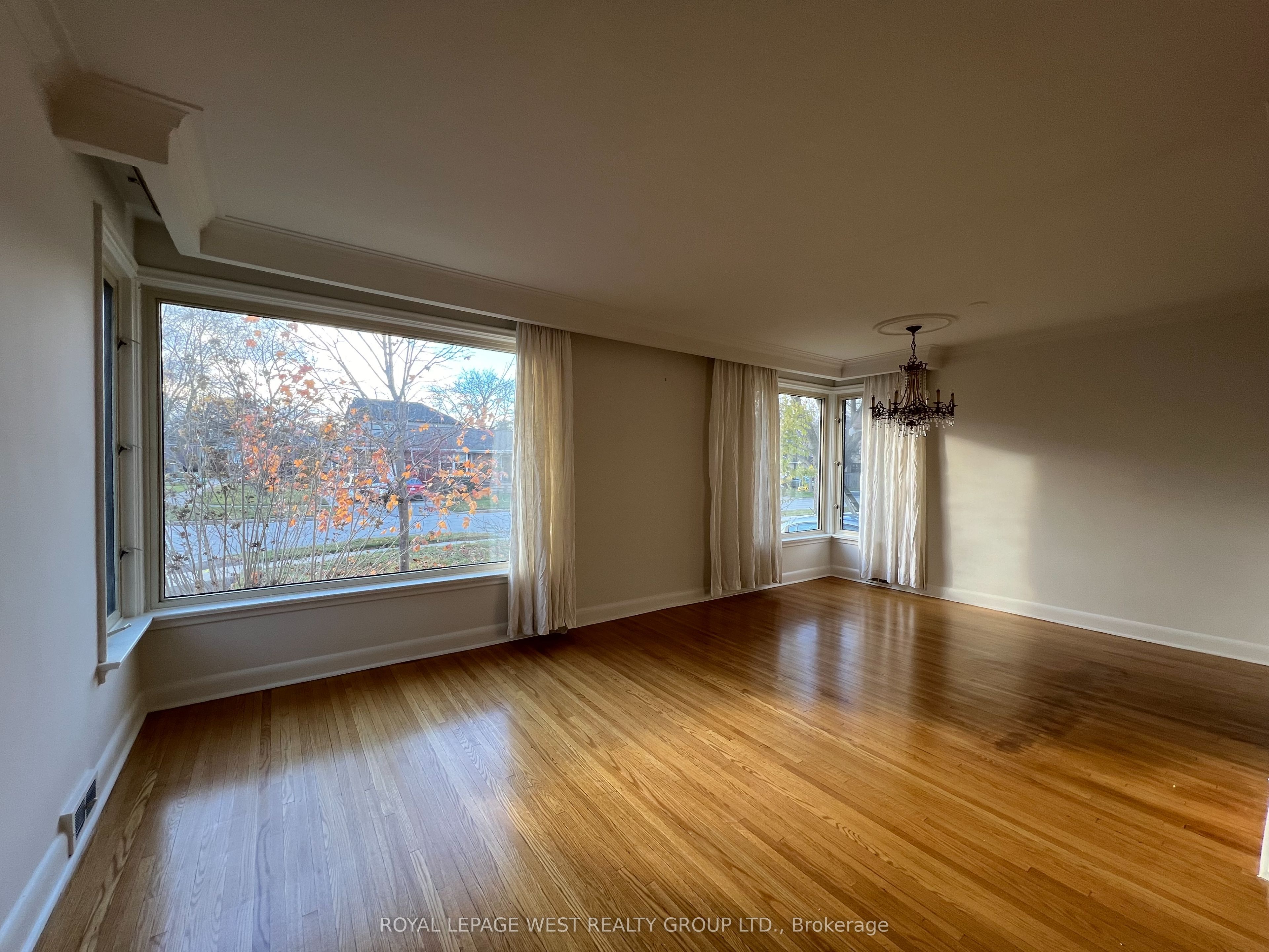 Additional image 4 of Upper main f-51 Fairlin Drive, Toronto, ON, M9B 4J4