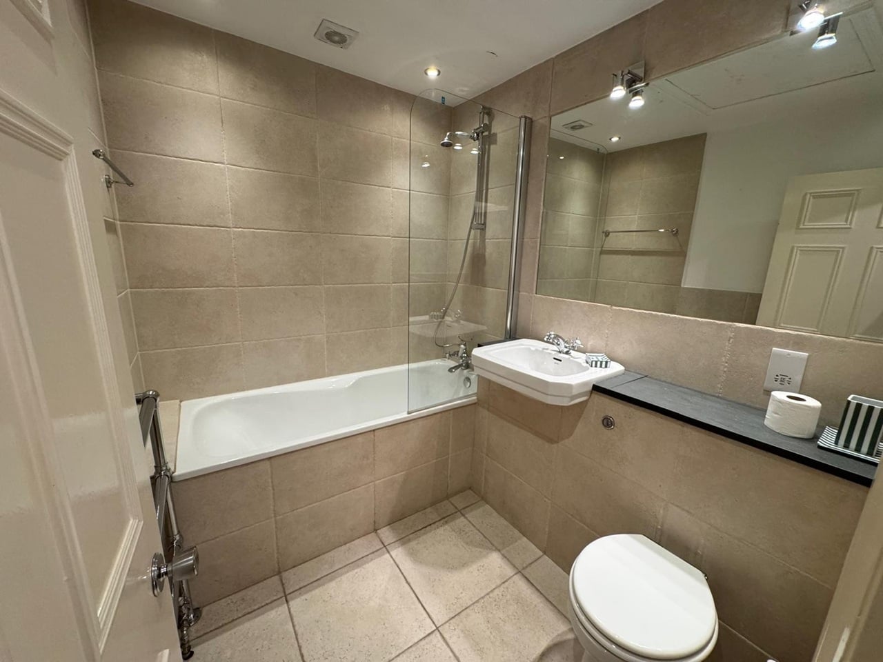 Additional image 8 of 2 Bed Flat, Earl's Court Square, SW5, N1 7GU