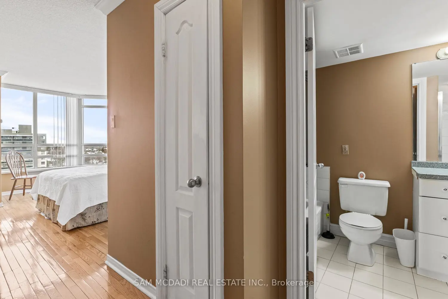 Additional image 10 of 75 King Street 1105