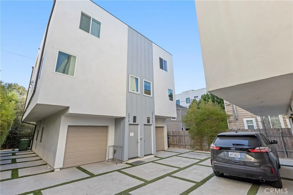 Additional image 2 of 10918 Hesby Street, North Hollywood, CA 91601