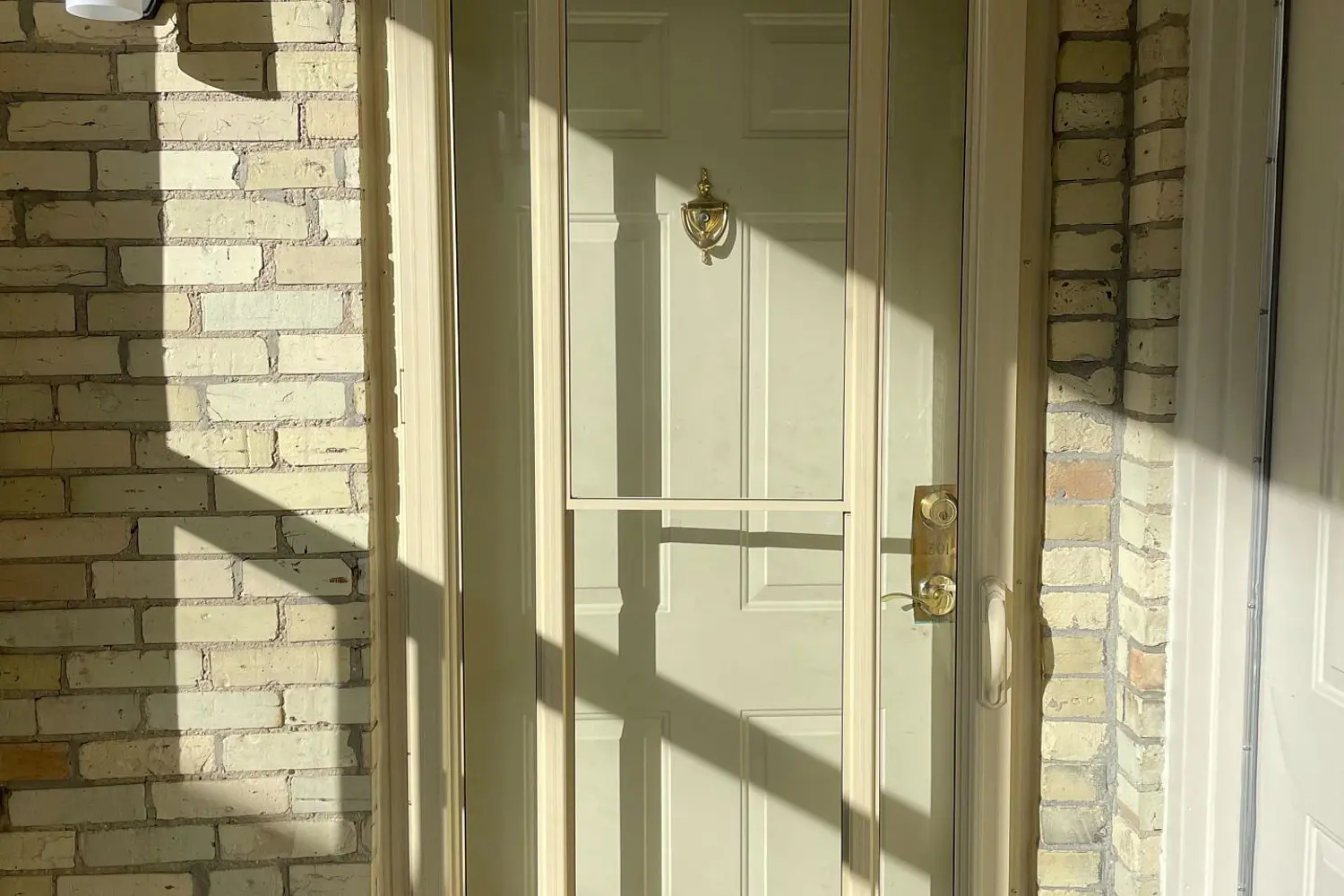 Additional image 3 of 275 Queens Avenue 301