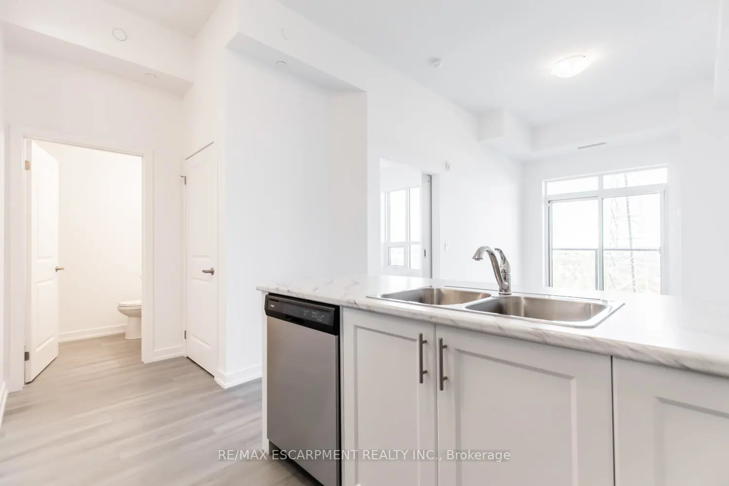 Additional image 7 of 5055 Greenlane Road 611