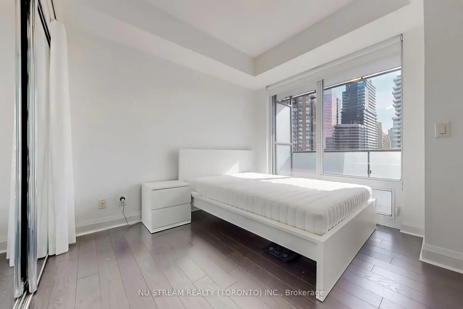 Additional image 8 of 1080 Bay Street 1403