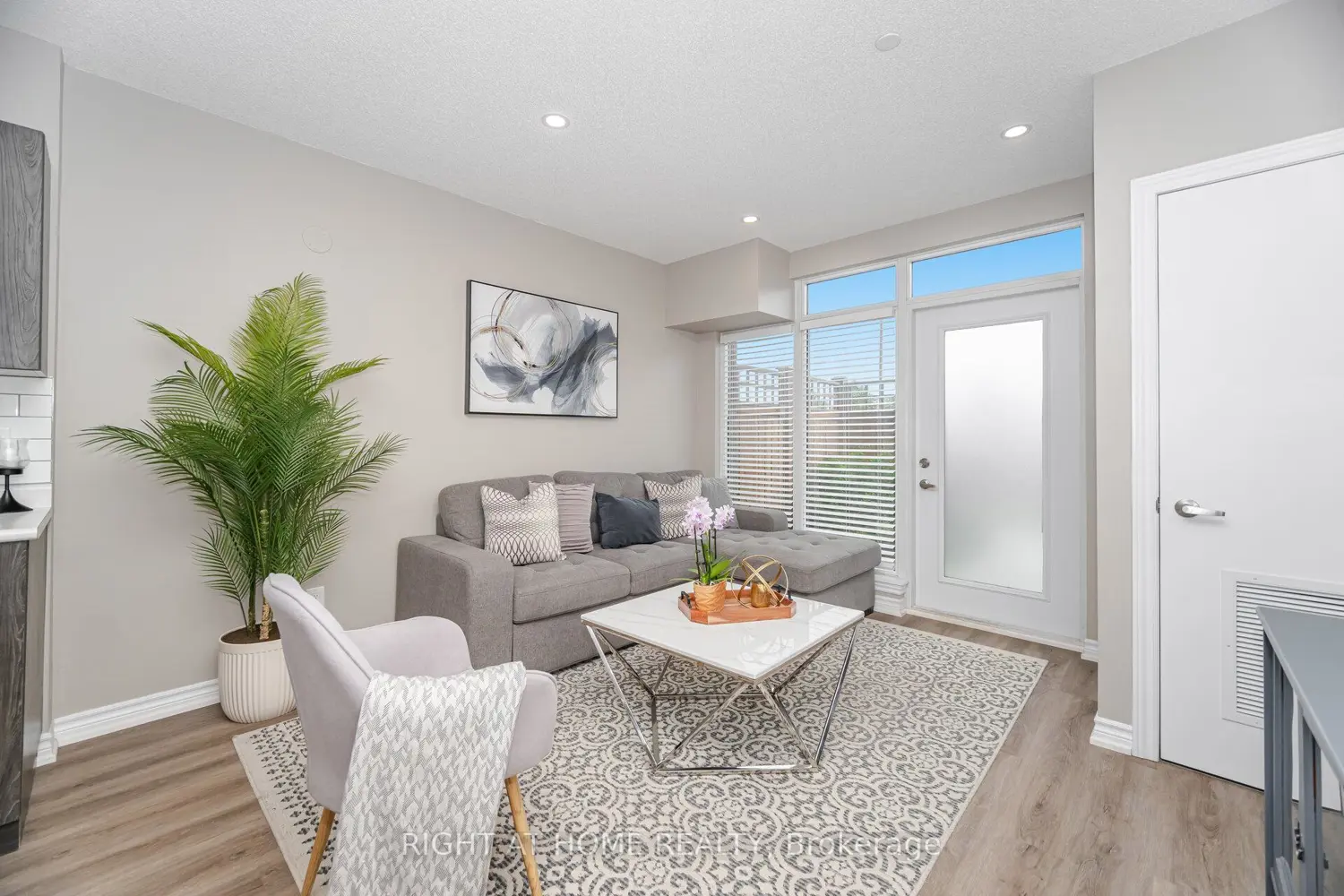 Additional image 3 of 716 Main St E 101