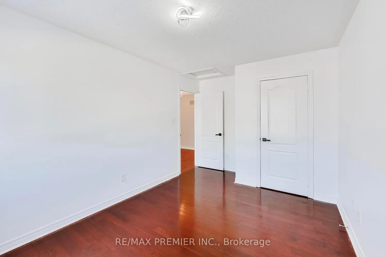 Additional image 14 of 135 Richard Coulson Crescent