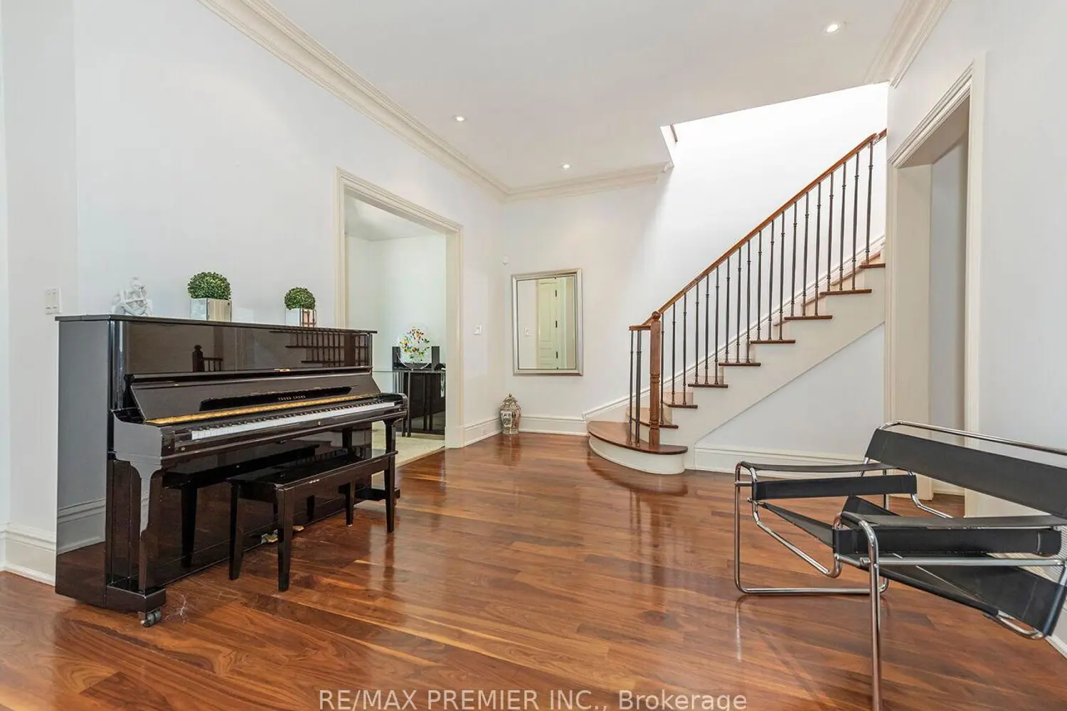 Additional image 11 of 35 Yorkdale Crescent