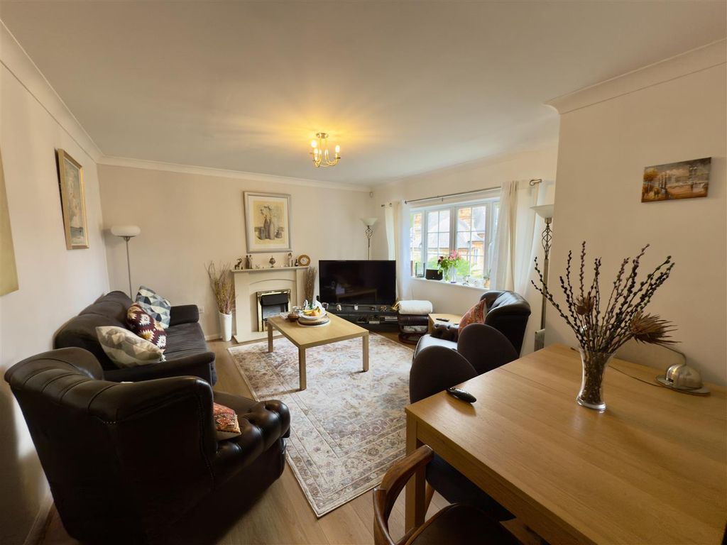 2 bed flat for saleTrinity Mews, Darlington DL3 photo 3