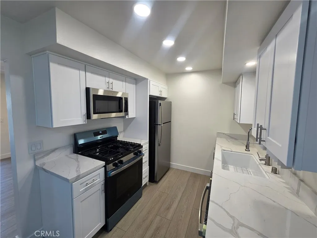 Additional image 3 of 225 7th Street Unit 3, Huntington Beach, CA 92648