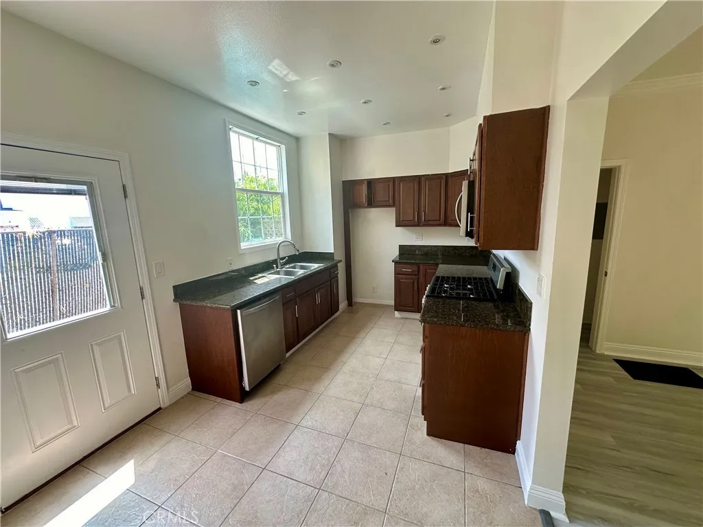 Additional image 5 of 1760 N Las Palmas Avenue, Los Angeles, CA 90028