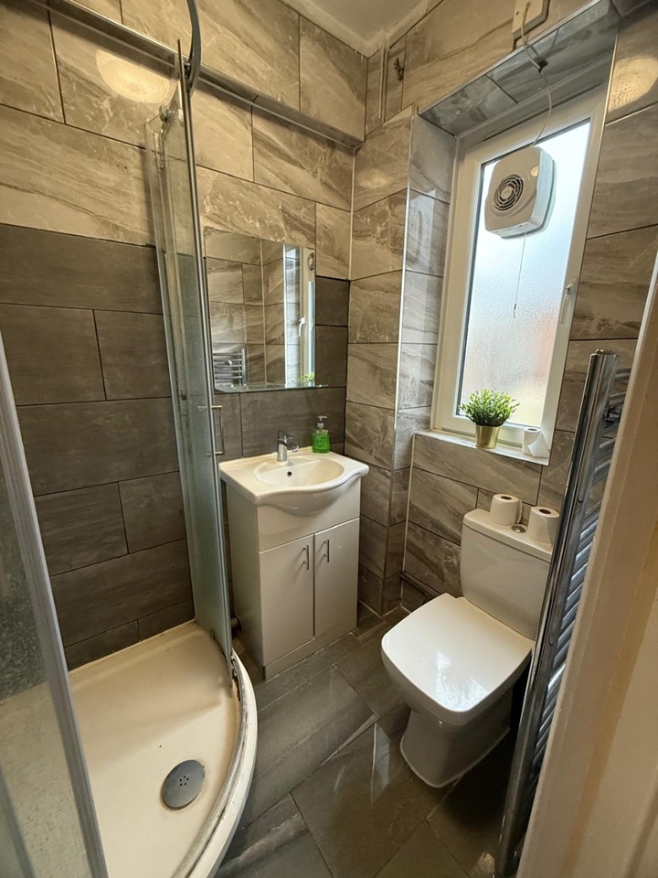 Additional image 14 of 2 Bed Flat, Southwark Park Road, SE16, N1 7GU