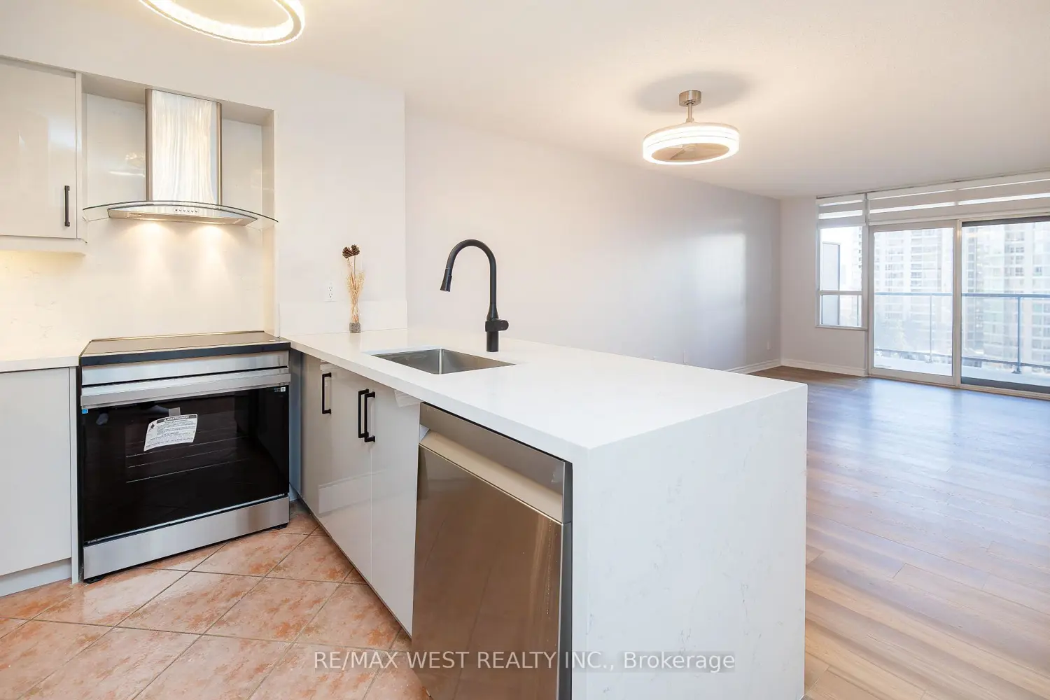 Additional image 6 of 35 Kingsbridge Garden Circle 902