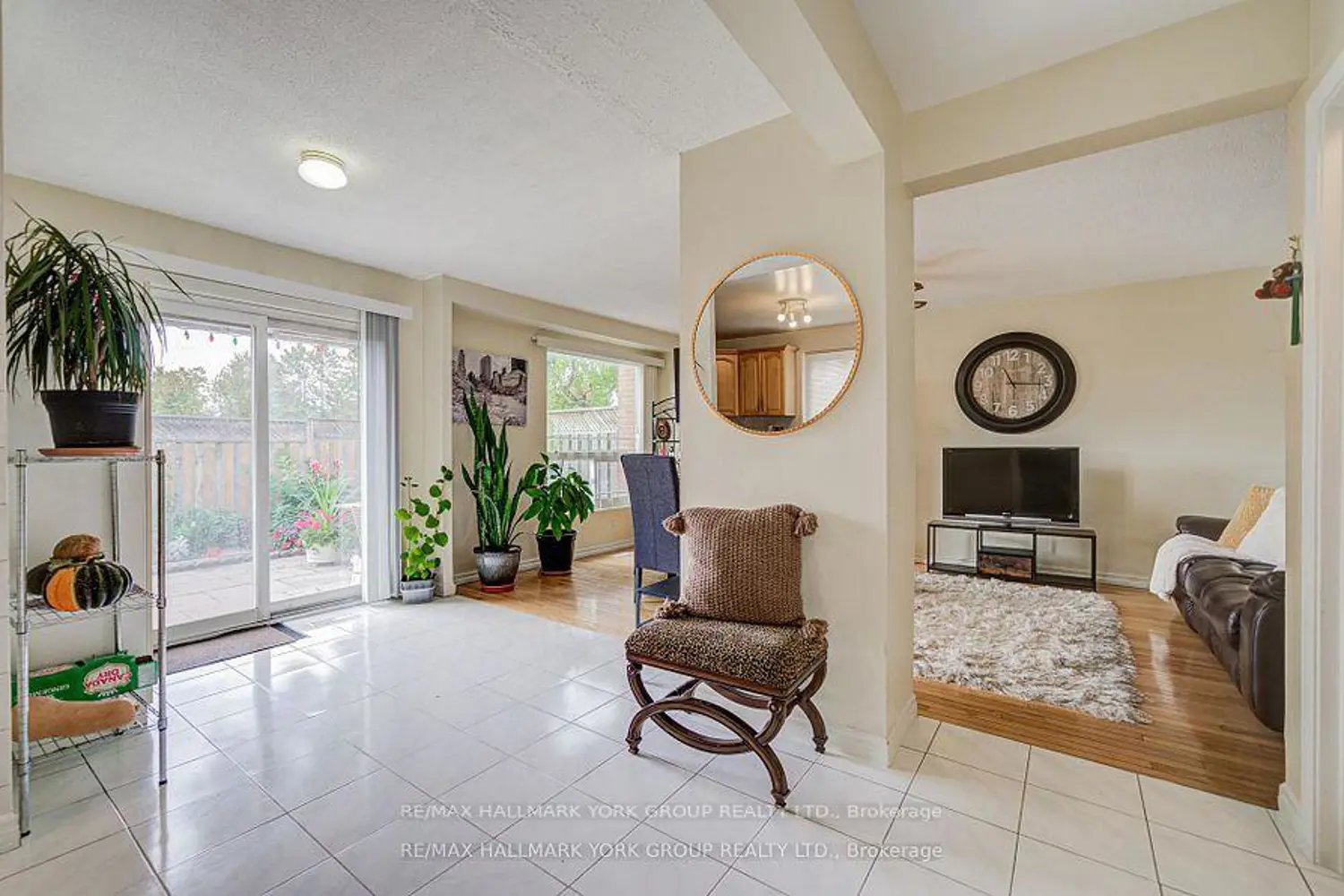 9 Bur Oak Way photo 4