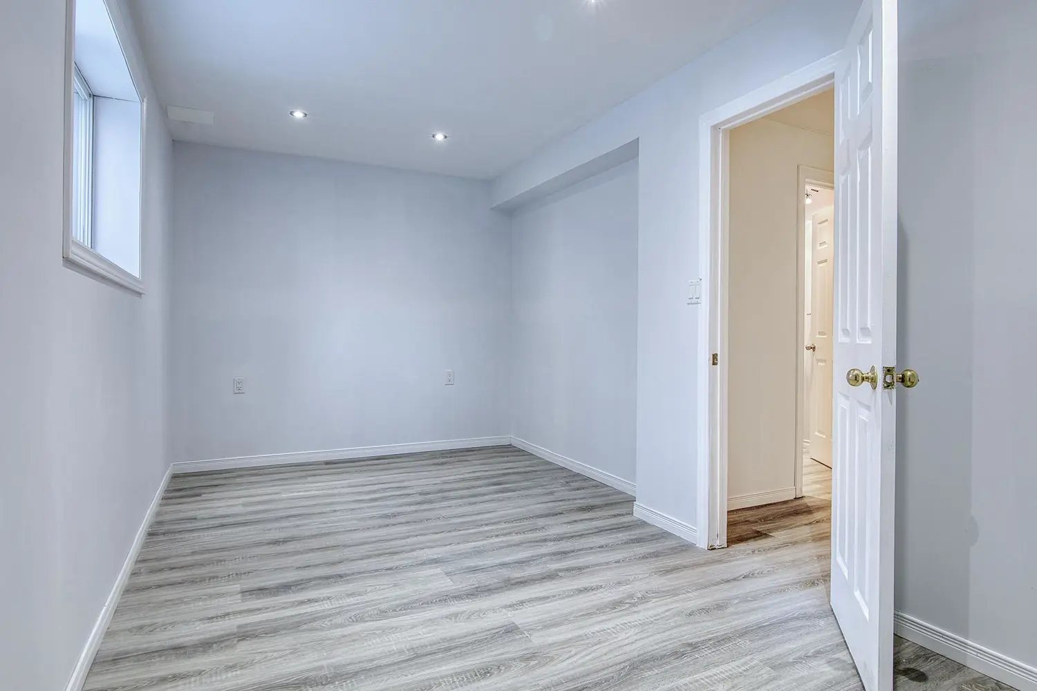 Additional image 14 of 11 Cozocar Crescent