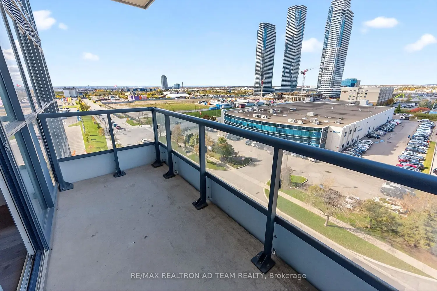 Additional image 14 of 10 Honeycrisp Crescent 717