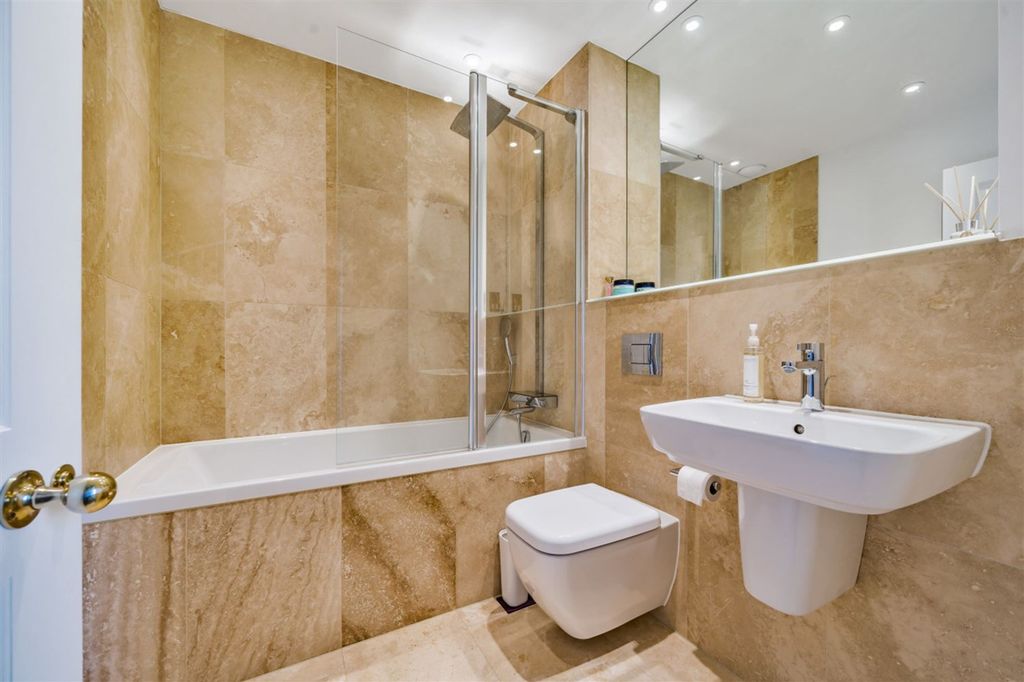 Additional image 10 of 2 bed flat for saleKings Drive, Midhurst GU29