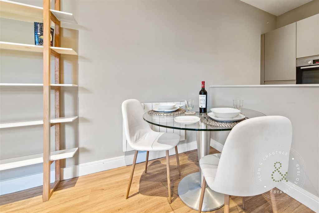 2 bed flat for saleRomilly Crescent, Pontcanna, Cardiff CF11 photo 4