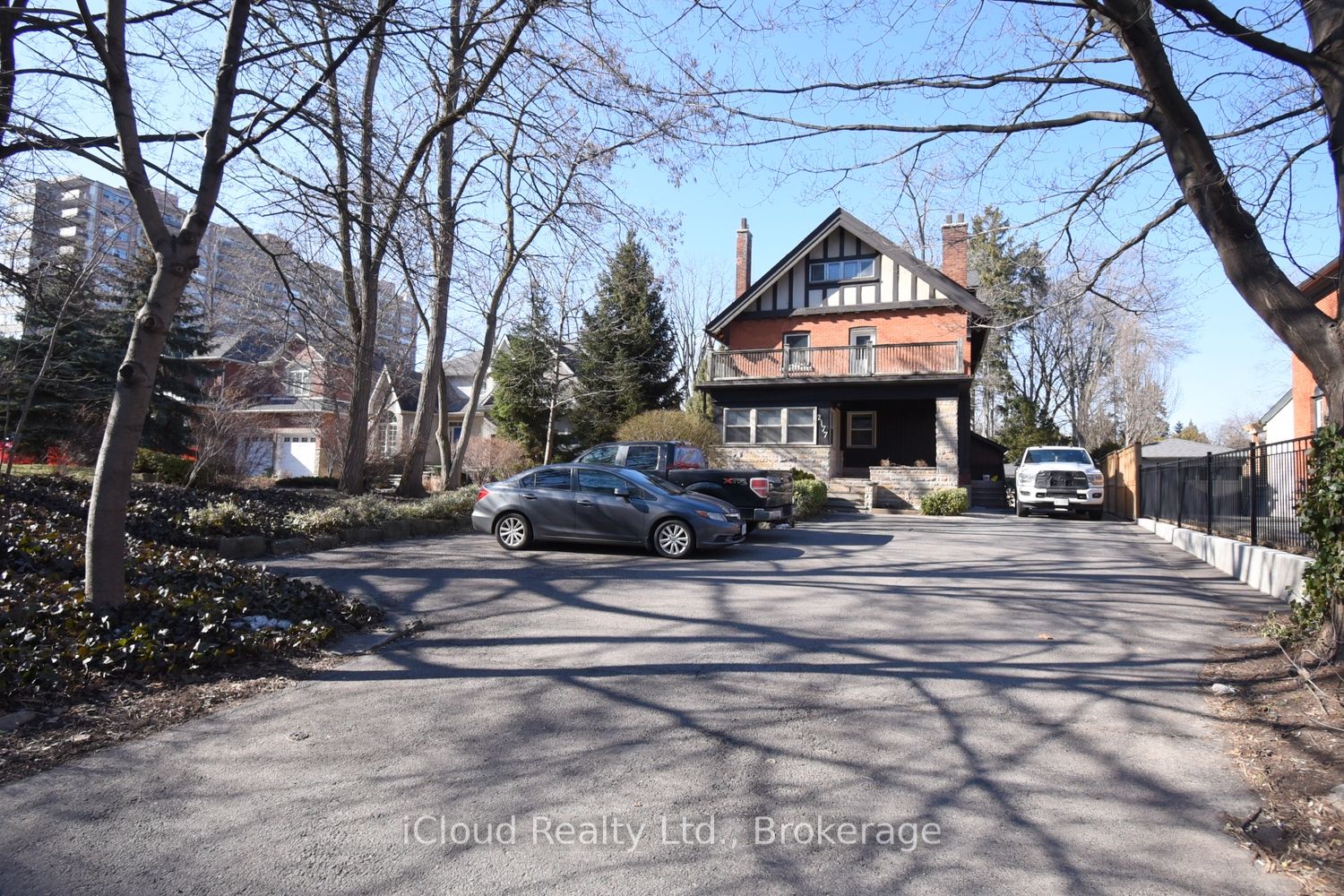 Upper-2177 Lakeshore Road, Burlington, ON, L7R 1A5