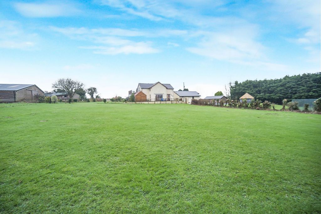 5 bed farmhouse for saleLaleston, Bridgend CF32