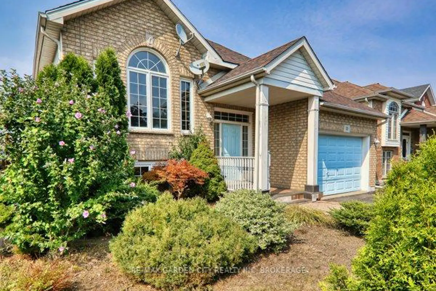 Additional image 18 of 11 Cozocar Crescent