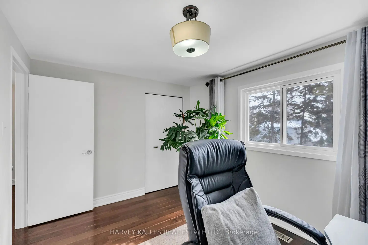 33 Ravengloss Drive photo 4