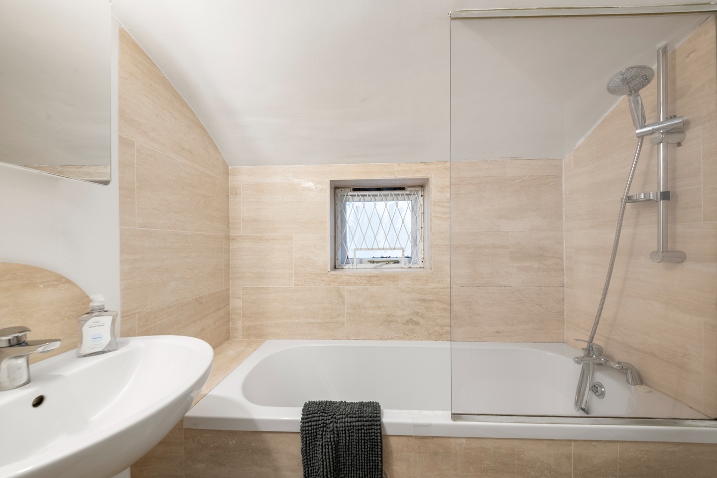 Additional image 14 of 2 Bed Flat, Pembridge Gardens, W2, N1 7GU