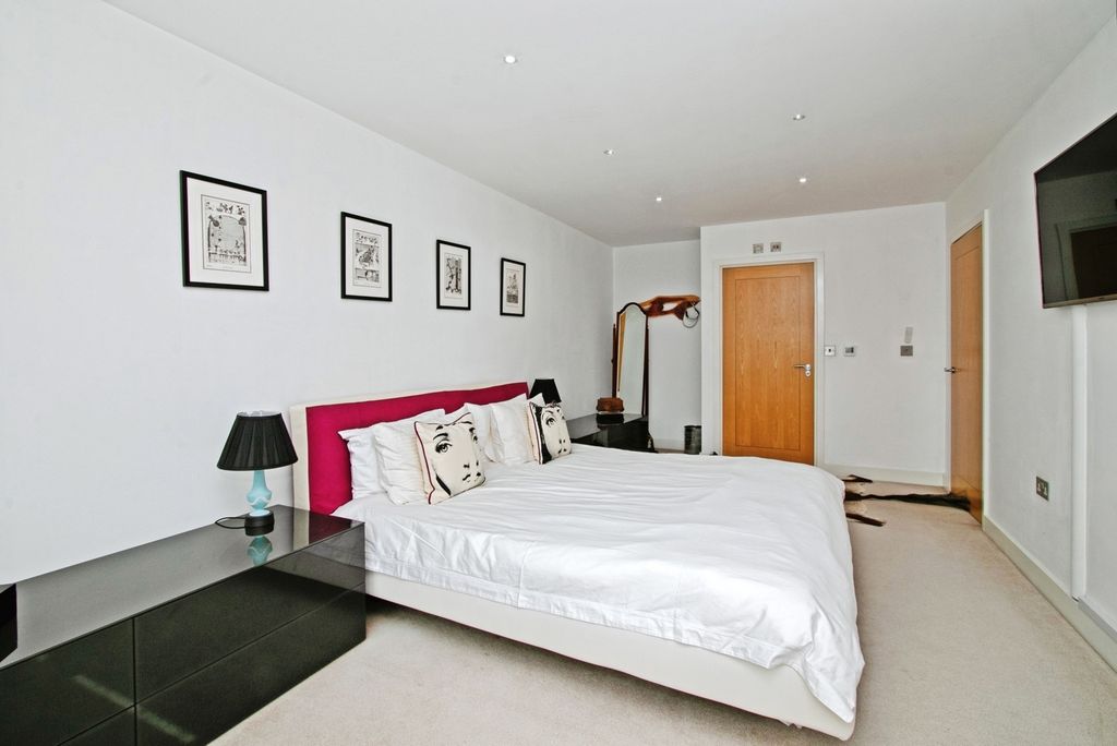 Additional image 9 of 3 bed flat for salePentire Avenue, Pentire, Newquay, Cornwall TR7