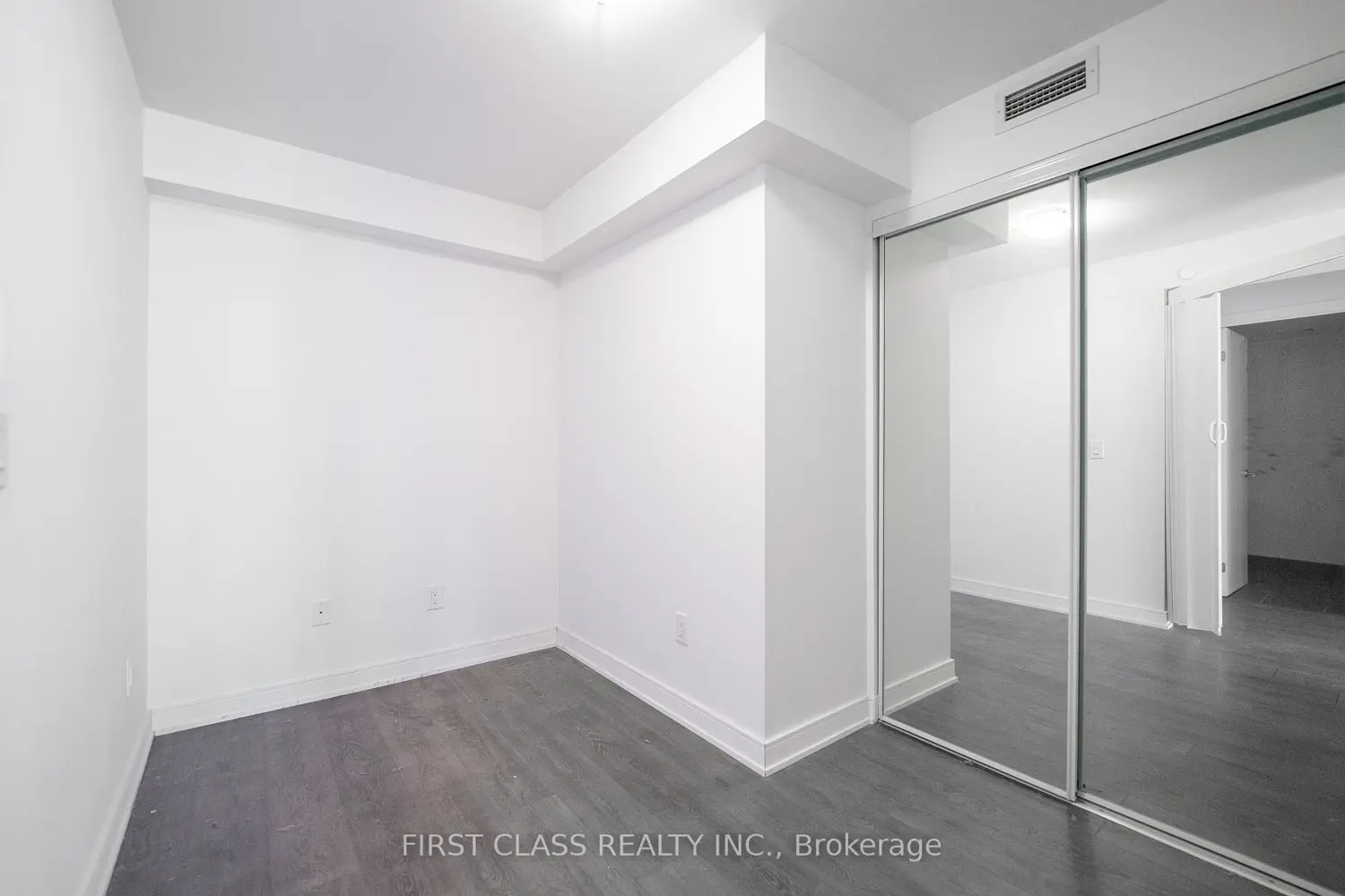 Additional image 10 of 525 Adelaide Street 1022