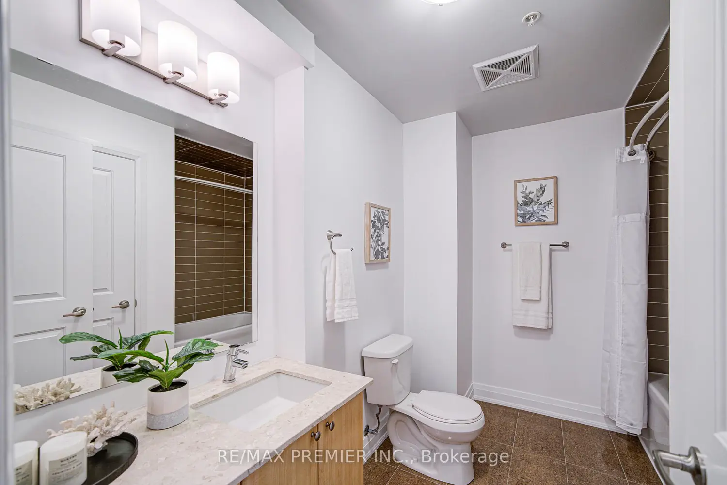 Additional image 9 of 12 Woodstream Boulevard 919