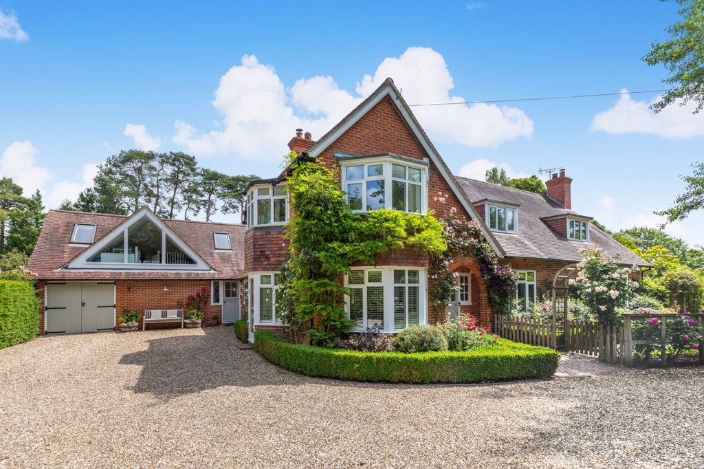 5 bed detached house for saleChapel Row, Berkshire RG7
