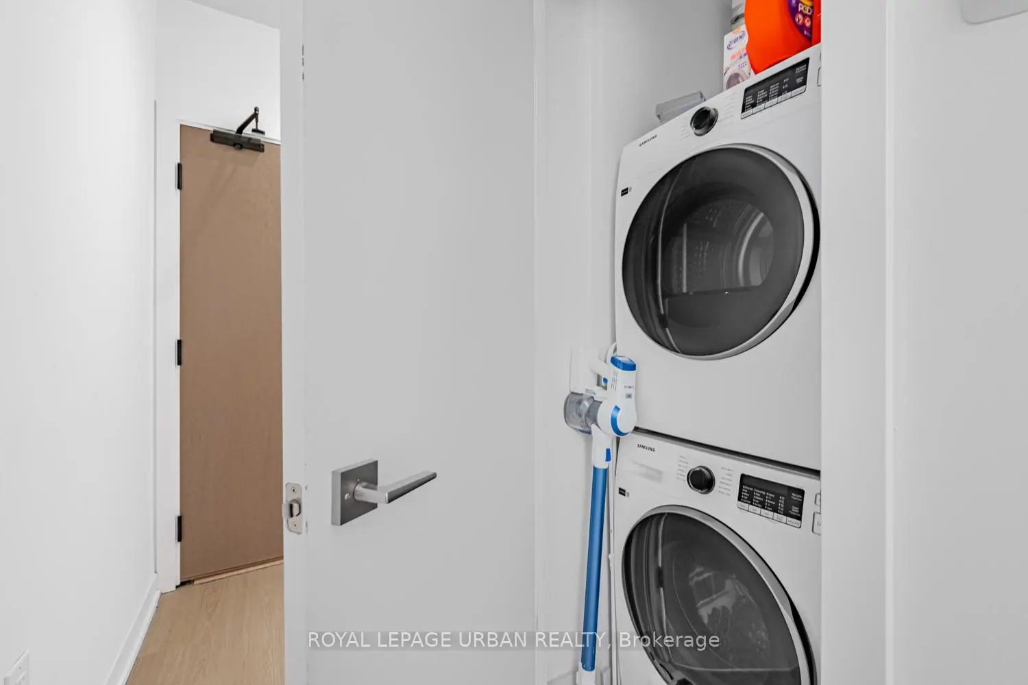 Additional image 3 of 195 Mccaul Street 521