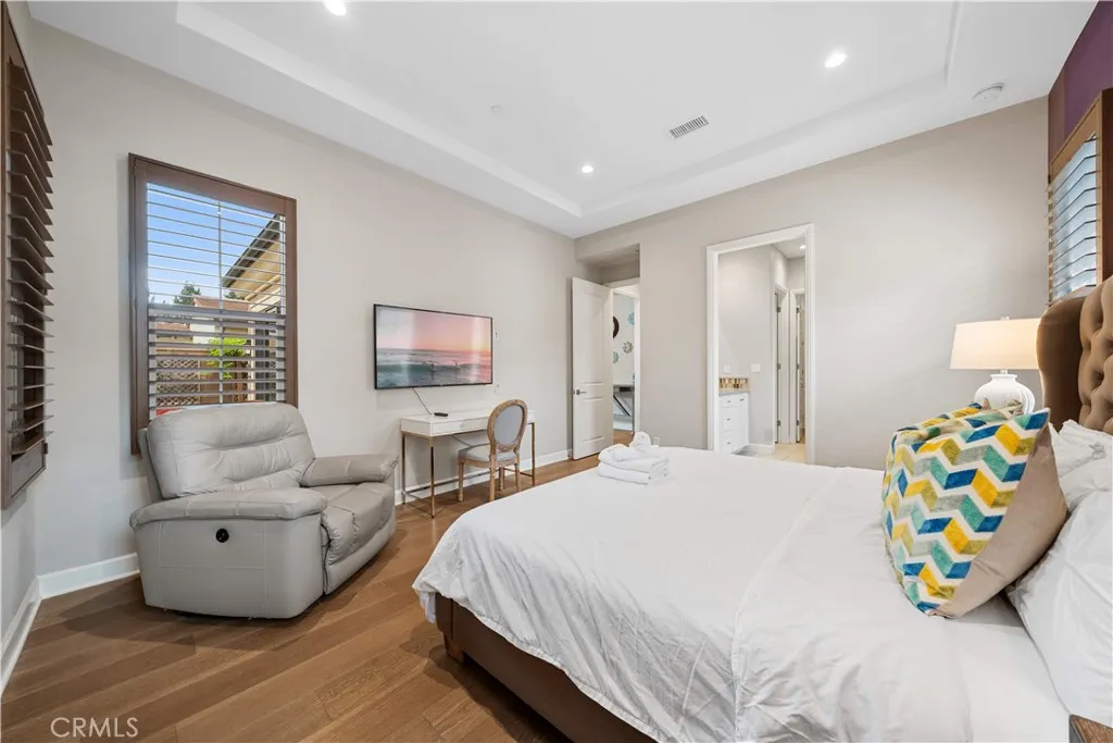 Additional image 63 of 114 Guinness, Irvine, CA 92620