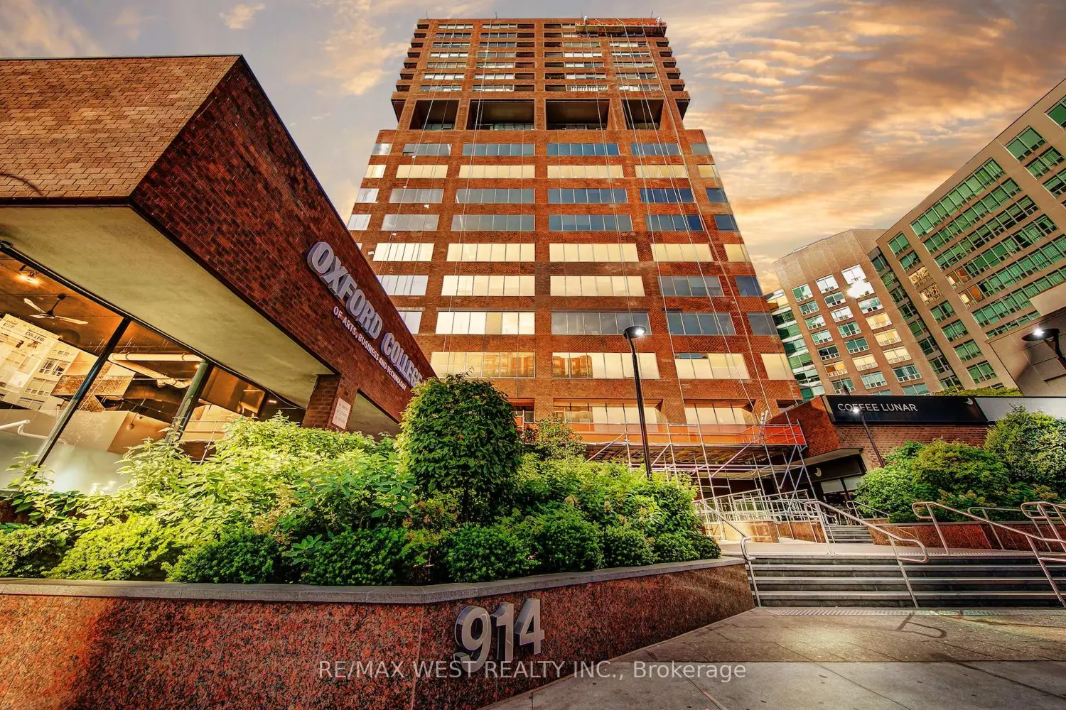 914 Yonge Street 1202