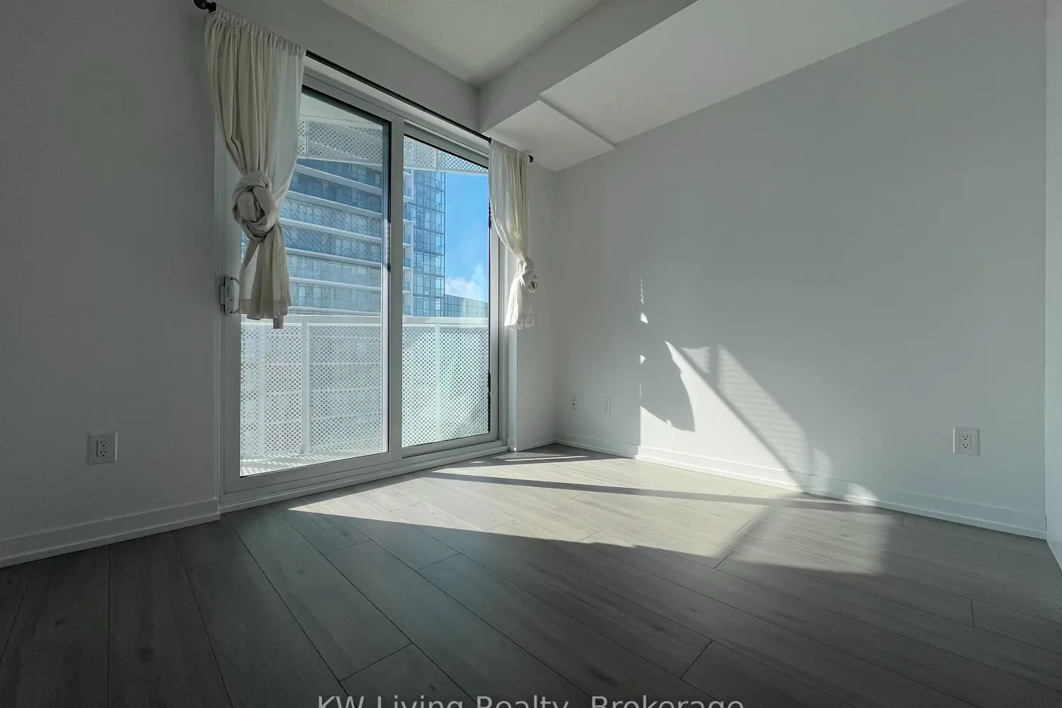 Additional image 18 of 4065 Confederation Parkway 3601