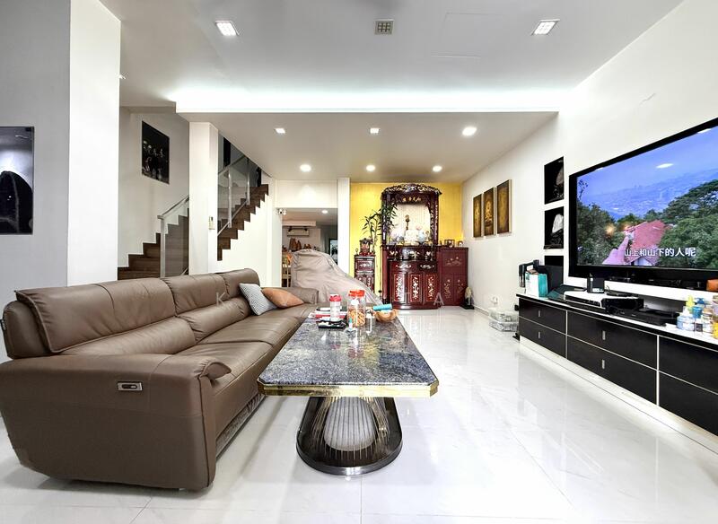 ⭐️⭐️LANDED7772@ D20 Renovated Freehold Terrace 1km To St Nicks!