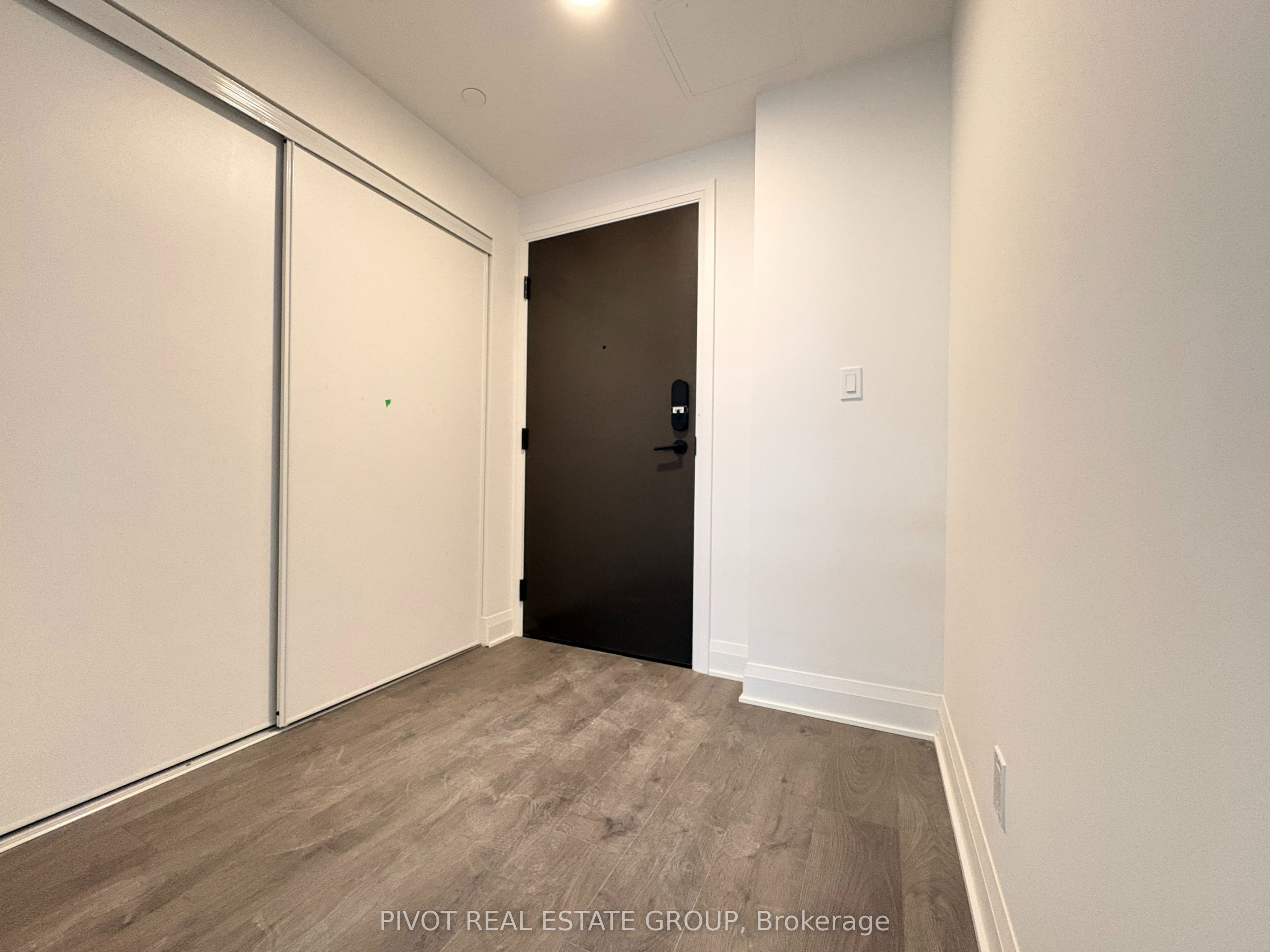 2407-2 Erskine Road, Mississauga, ON, L5B 0S1