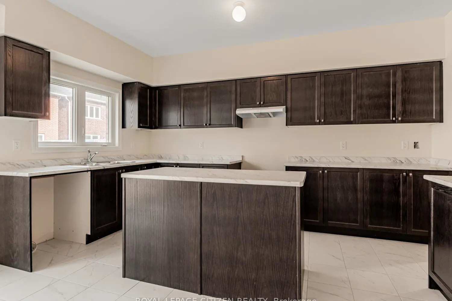 Additional image 8 of 4 Heather Fullerton Road