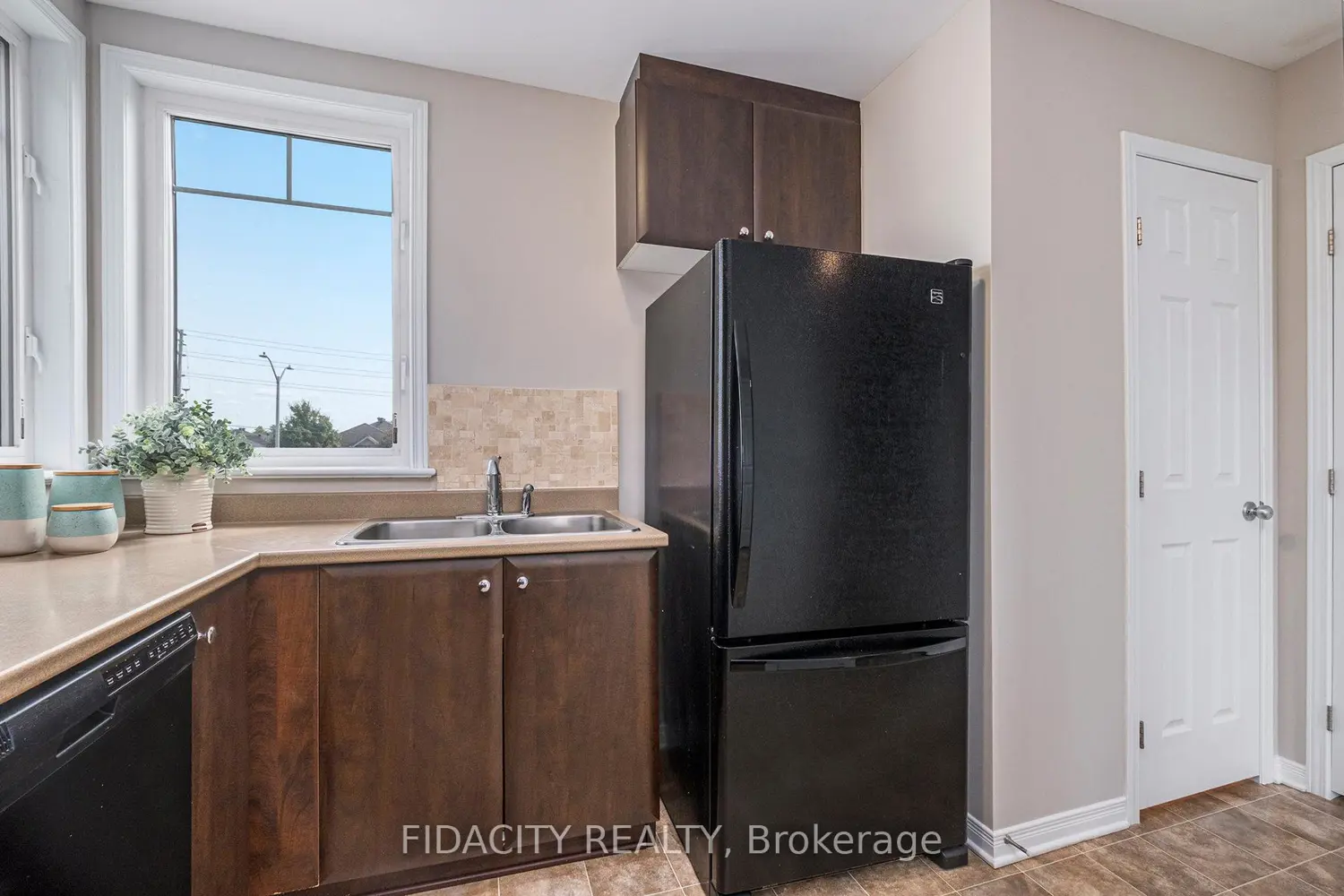 Additional image 10 of 3391 Cambrian Road