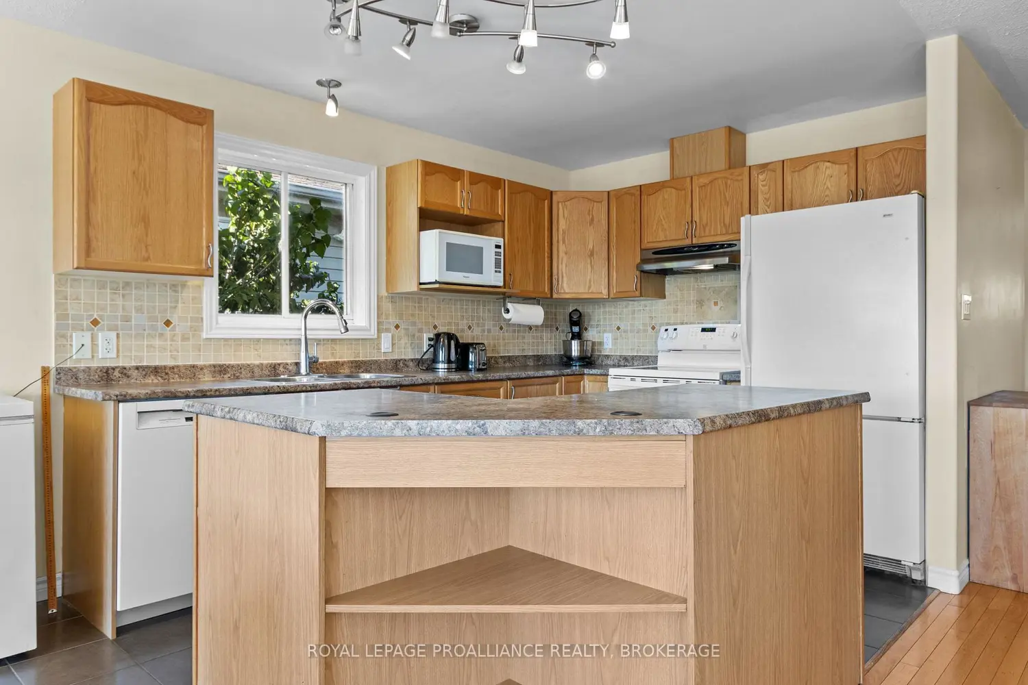 748 Tanner Drive photo 4