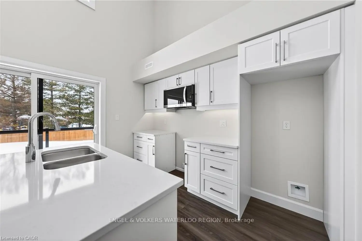 Additional image 10 of 3202 Vivian Line 45