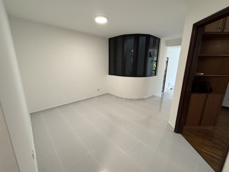 Additional image 10 of Loyang Besar Close