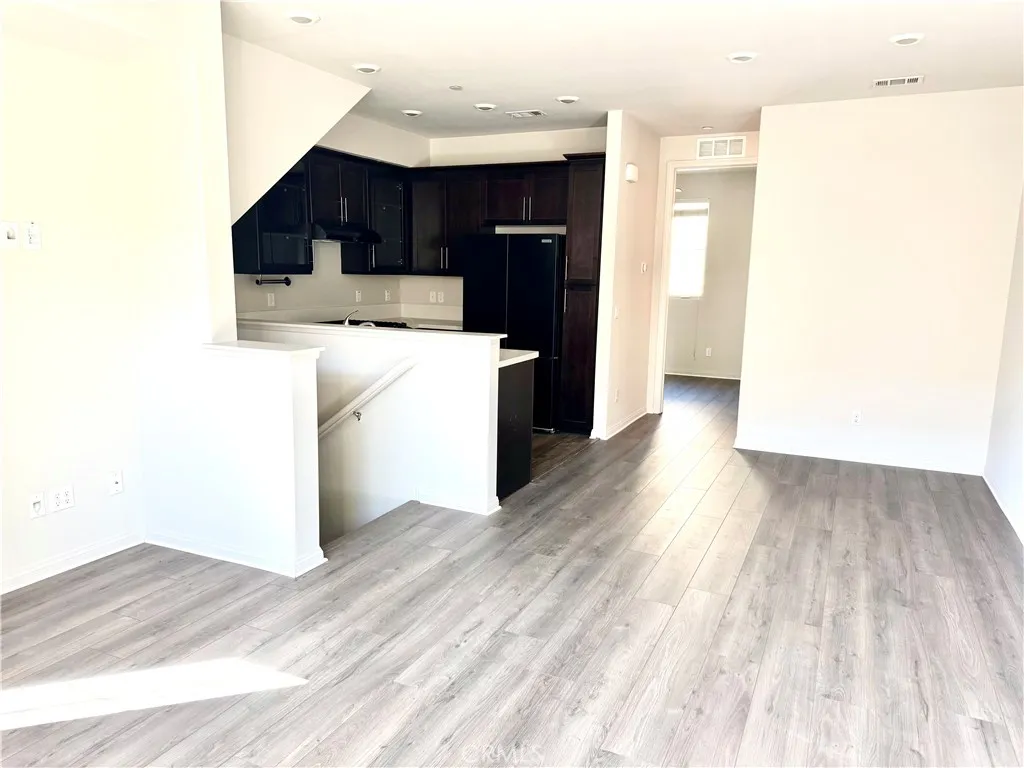 Additional image 9 of 14121 W Oak Lane, Van Nuys, CA 91405