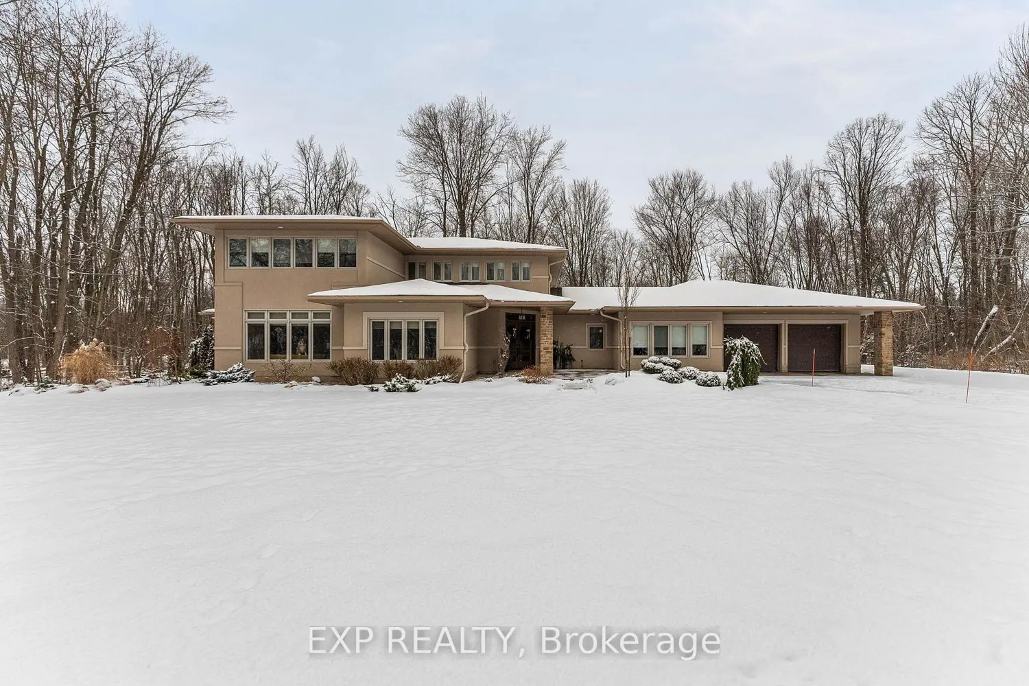 5759 Queenscourt Crescent