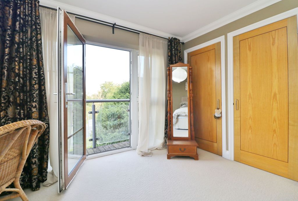 Additional image 15 of 3 bed flat for saleBotley Road, West End SO30