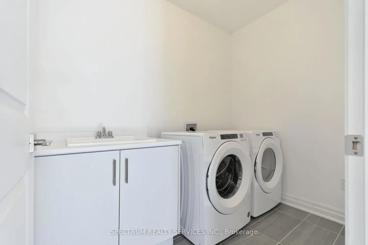 Additional image 13 of 19 Swamp Sparrow Court